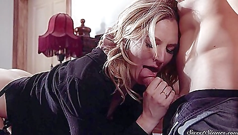 Gets Properly Fucked After Giving Head - Mona Wales And Nathan Bronson