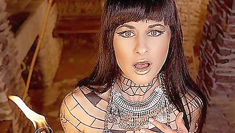 Blonde in her sexy cosplay gets dressed up and gets fucked in vr