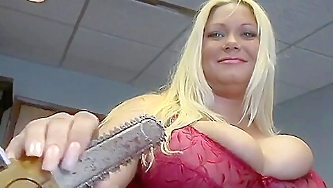 Dissolute Blonde Flaunts Her Sweet Body With Samantha 38g