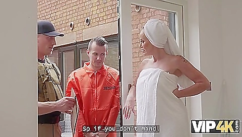 Young robber finds a great big booty in the porn video