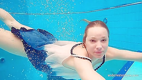 Avenna rides a big dildo at the beach and wears a bikini