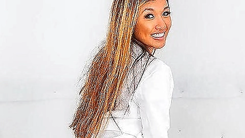 Brunette brunette with a sexy ass is getting fucked hard in vr