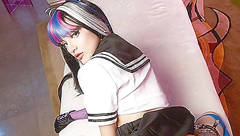 Sexy and hot Lola fae gets a toy from a guy who wants to play with her